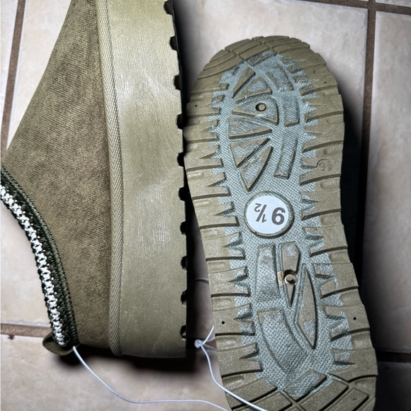 Olivia & Kate New York Sz-9.5 Olive Green Platform Slip-On Shoes NWT - Picture 4 of 4